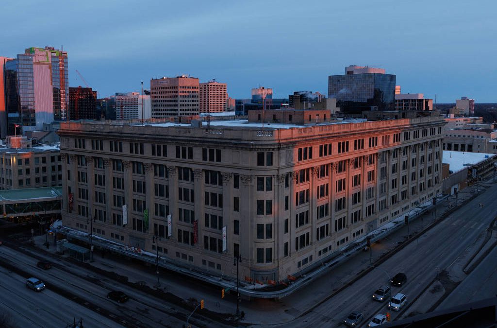 FOLHA DE S. PAULO: Prédio cedido a indígenas no Canadá traz mais desafios do que reparação