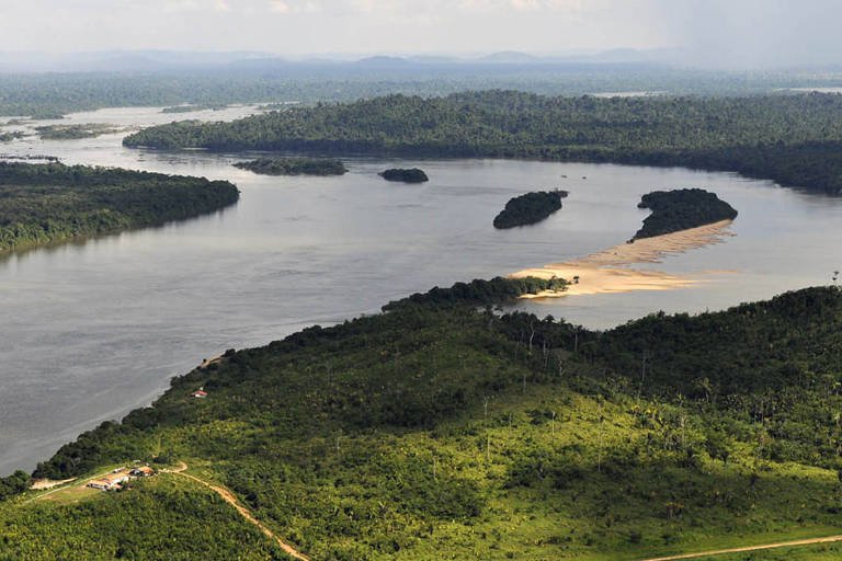 FOLHA DE S. PAULO: Tripulantes de helicóptero desaparecido na floresta amazônica são resgatados