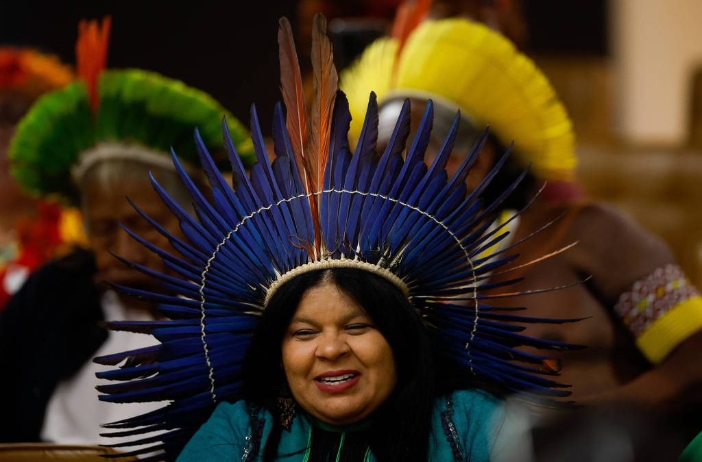 FOLHA DE S. PAULO: Indígenas negavam identidade para não morrer, diz ministra