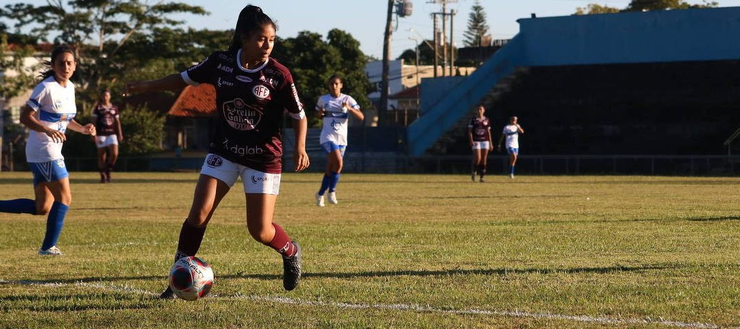 FOLHA DE S. PAULO: Atleta indígena no futebol feminino vai de projeto social em escola a contrato profissional