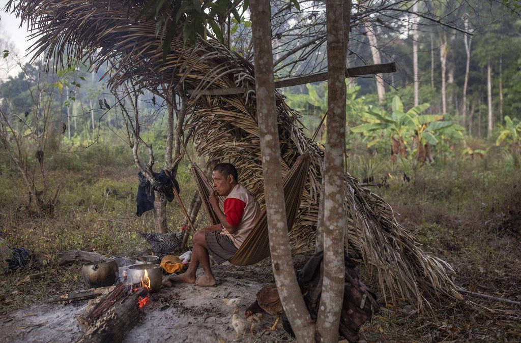 FOLHA DE S. PAULO: Últimos sobreviventes de uma tribo amazônica foram localizados. E agora?