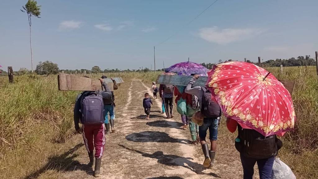 FOLHA DE SÃO PAULO: 9 em cada 10 terras indígenas da Amazônia enfrentam seca, com falta de alimentos e água