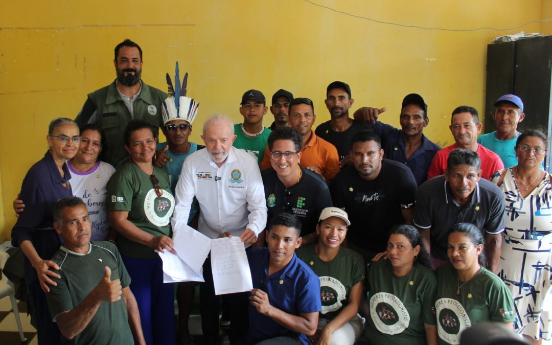 IEB: Em Dia Histórico, Presidente Lula e Comitiva de Ministros Visitam Tefé-AM para Avaliar os Impactos da Seca e Ouvir Demandas das Comunidades Amazônidas