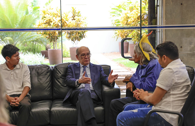 STF: Ministro Gilmar Mendes recebe cacique Raoni para audiência sobre Comissão de Conciliação