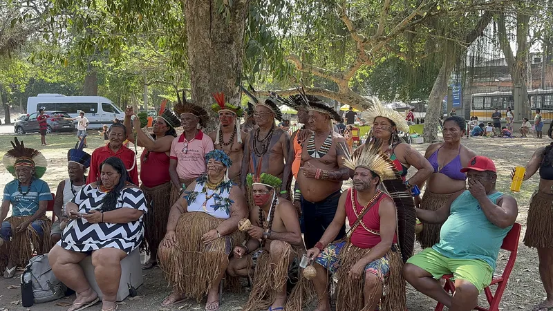 BRASIL DE FATO: O retorno do Manto Sagrado Tupinambá expõe uma grande ferida colonial
