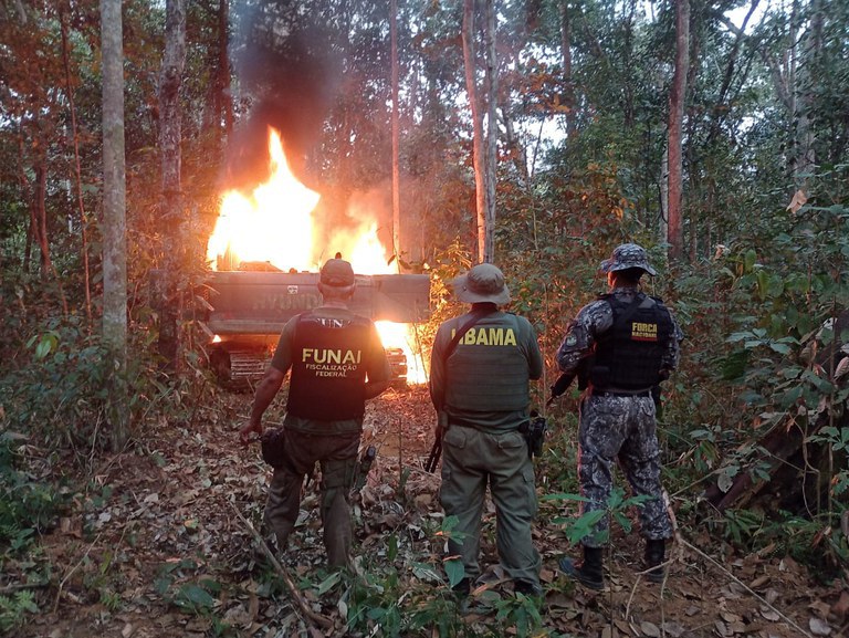 MPI: Porte de arma para servidores da Funai, Ibama e ICMBio avança no Congresso