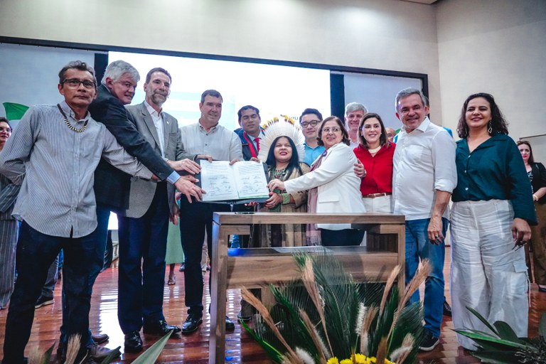 MPI: Em Ponta Porã, ministra Sonia Guajajara assina convênios com estado de Mato Grosso do Sul e Itaipu em benefício de comunidades indígenas