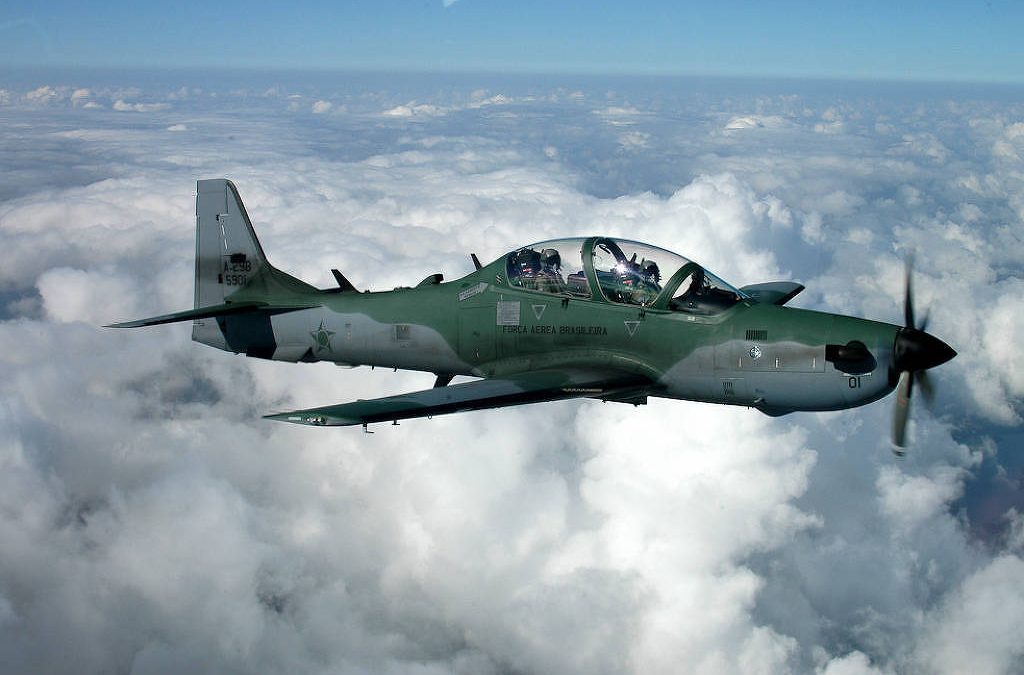 FOLHA DE S. PAULO: Avião interceptado pela FAB cai e espalha tabletes de drogas sobre aldeia indígena