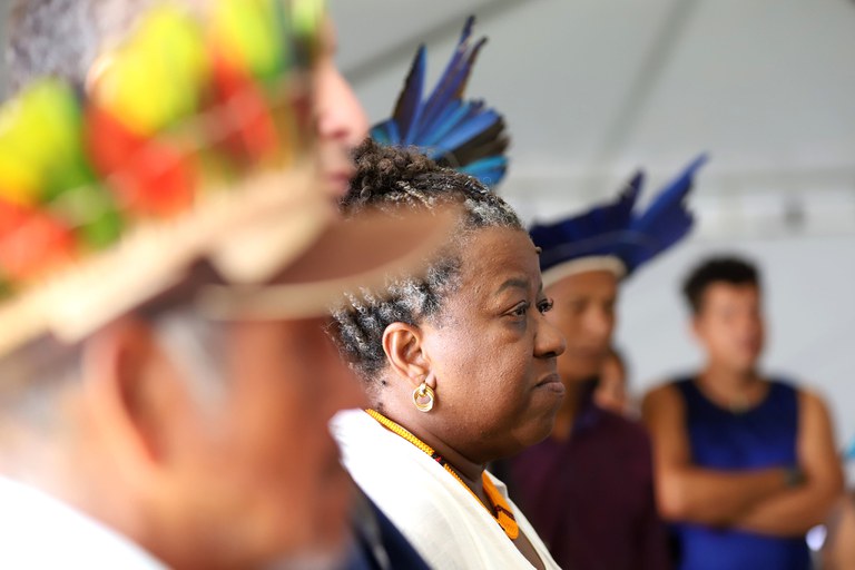 MDHC: Ministra Macaé Evaristo defende apoio aos povos indígenas em visita ao Acampamento Terra Livre