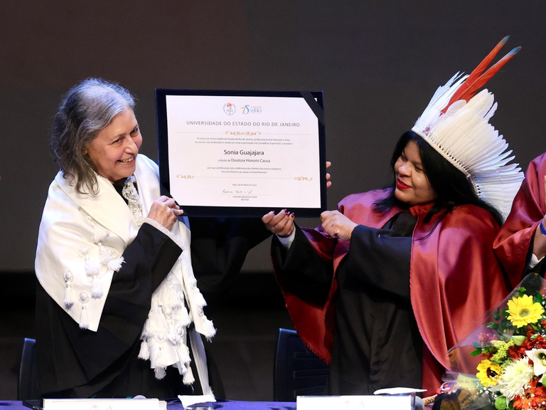 MPI: Sonia Guajajara é a primeira personalidade indígena a receber o título de Doutora Honoris Causa da UERJ