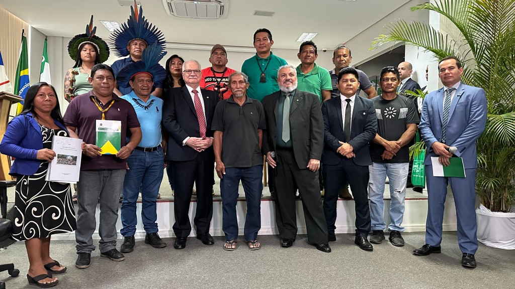 CIR: V ATL/ RR DIA HISTÓRICO: MINISTRO DO STF EDSON FACHIN RECEBE DOSSIÊ DA T.I. RAPOSA SERRA DO SOL E MEMORIAL SOBRE A SITUAÇÃO DOS POVOS INDÍGENAS DE RORAIMA