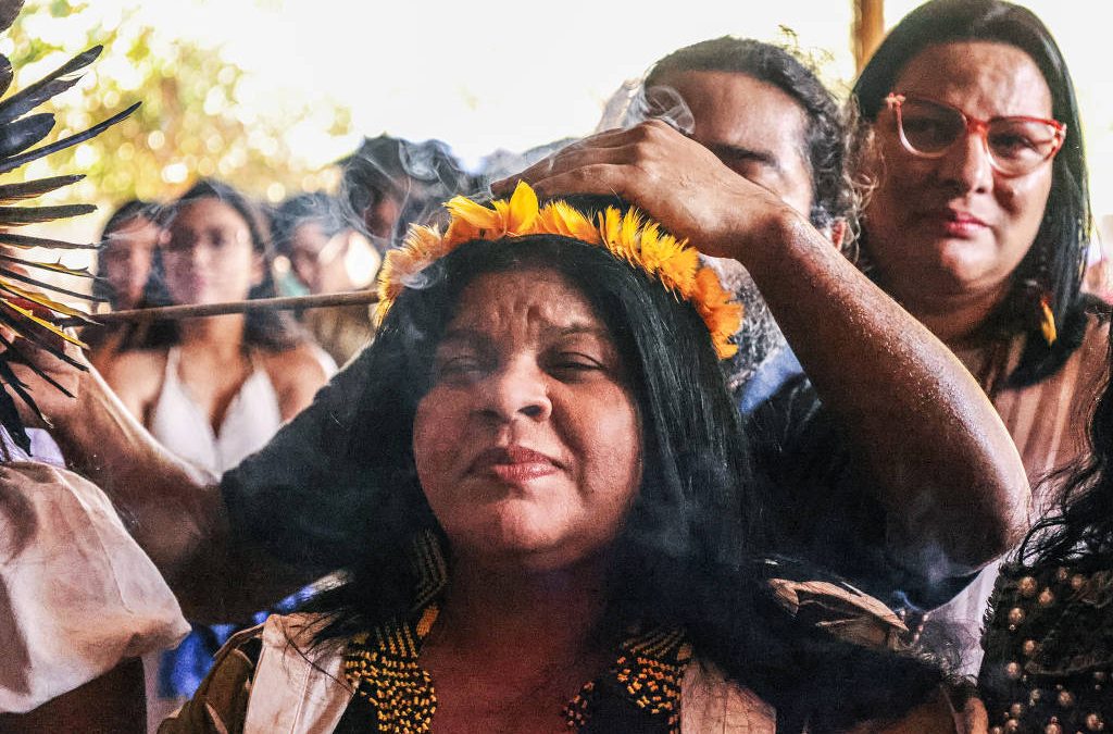 FOLHA DE S. PAULO: Sônia Guajajara diz que Congresso atua de forma ‘completamente contrária’ ao enfrentamento da crise climática