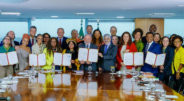 PLANALTO: Presidente sanciona lei que reserva 30% das vagas no serviço público a negros, indígenas e quilombolas