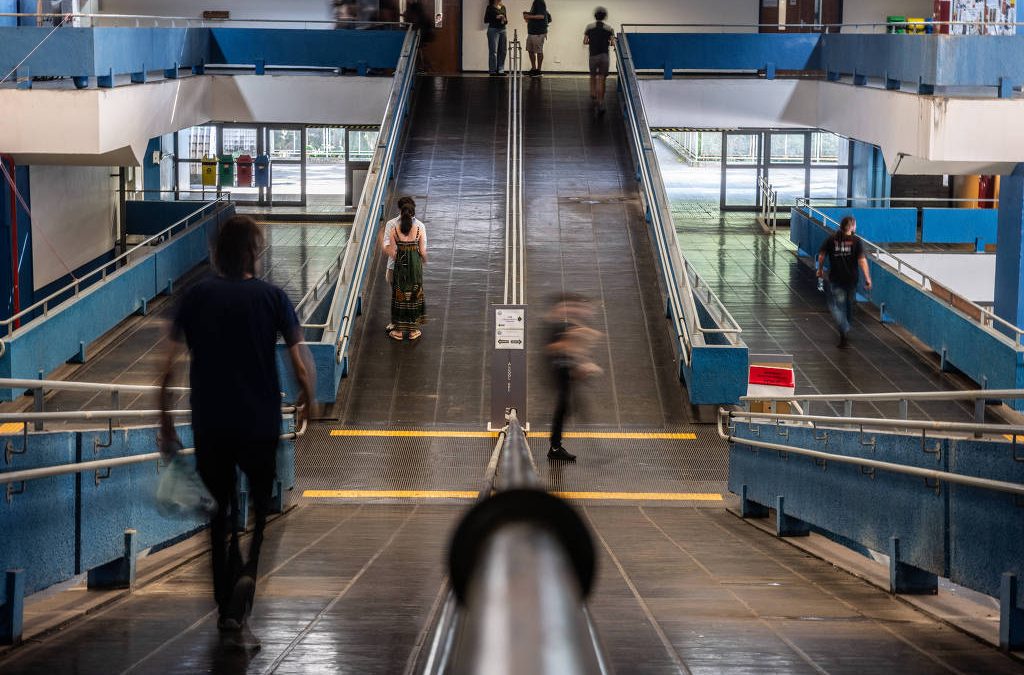 FOLHA DE S. PAULO: USP tem menos de 4% de docentes negros e presença indígena estagnada, aponta análise enviada à Justiça