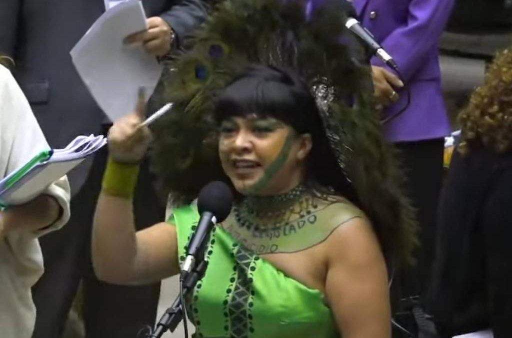 FOLHA DE S. PAULO: Célia Xakriabá vai acionar Conselho de Ética e Ministério Público contra Kim Kataguiri