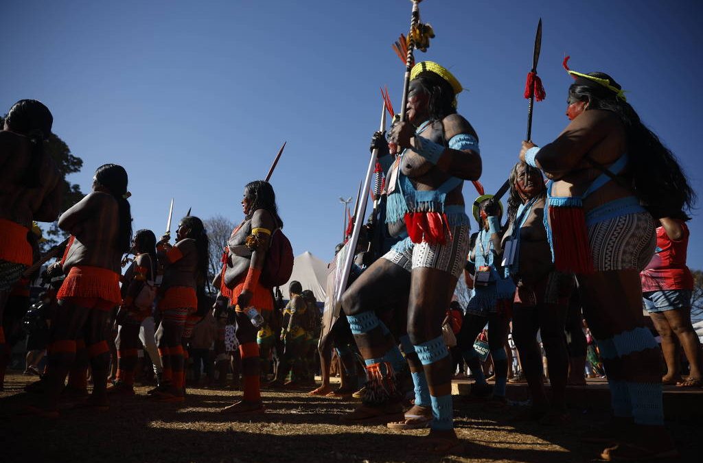 FOLHA DE S. PAULO: Mulheres indígenas de sete países marcham em Brasília às vésperas da COP30