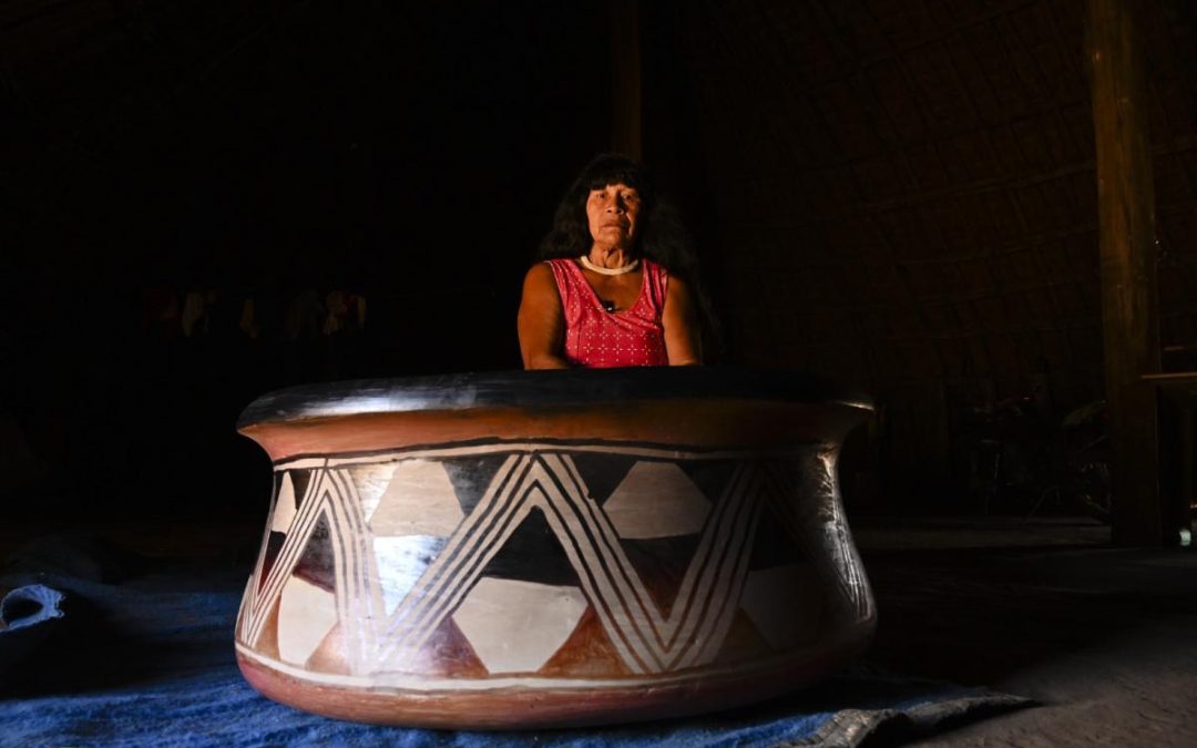ISA: Mulheres Waurá levam cerâmica ancestral do Xingu a SP, tradição ameaçada pela crise climática