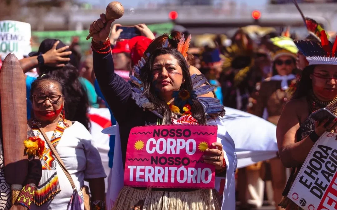 BRASIL DE FATO: A resistência tem rosto: mulheres indígenas na luta em defesa de seus povos e territórios 