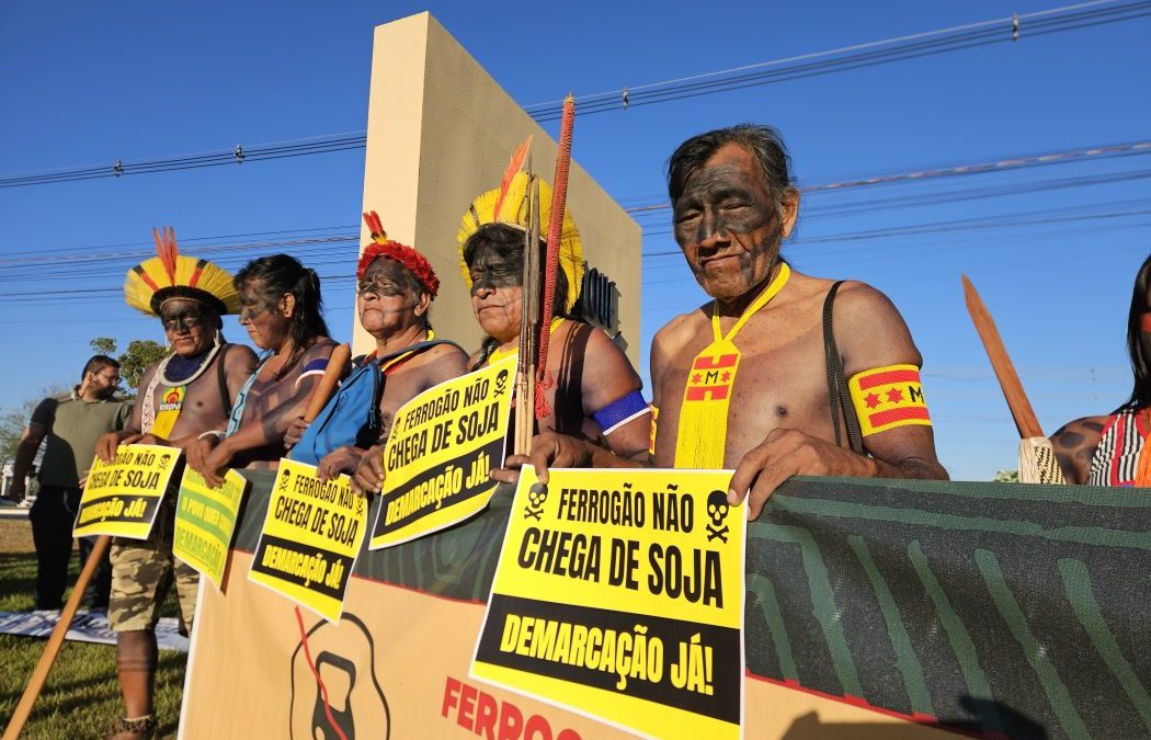 CIMI: Indígenas e movimentos sociais protestam em Cuiabá contra marco temporal, Ferrogrão e evento que questiona demarcações