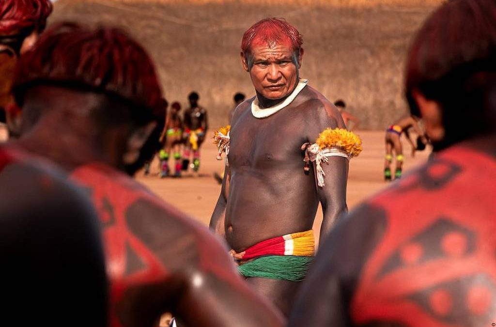 FOLHA DE S. PAULO: Ritual sagrado indígena no Xingu sufoca com crise climática
