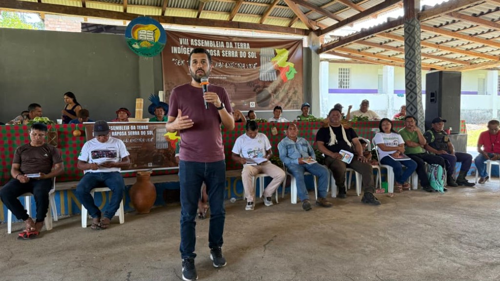 CIR: PROCURADOR DO MPF PARTICIPA DA VIII ASSEMBLEIA GERAL DA T.I RAPOSA SERRA DO SOL E RECEBE CARTA COM DENÚNCIAS DAS LIDERANÇAS SOBRE GARIMPO ILEGAL