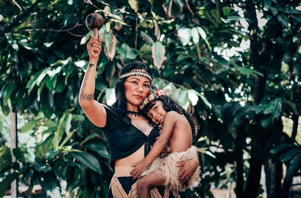 FOLHA DE S. PAULO: ‘Consegui dar uma vida melhor para meus filhos’, diz indígena sobre ateliê em Manaus