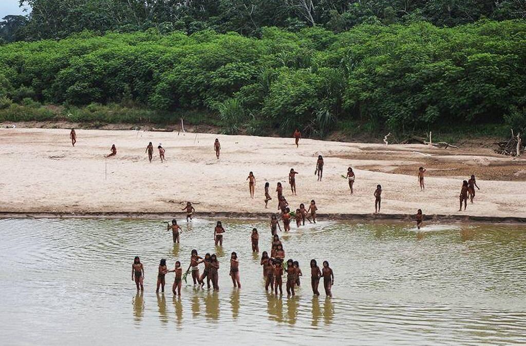FOLHA DE S. PAULO: ‘Irmãos na floresta’: a luta para proteger aldeia isolada da amazônia