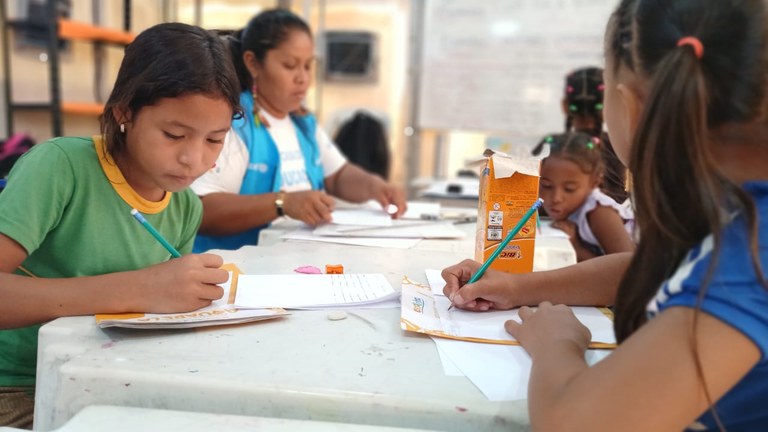 FUNAI: Funai e Unicef promovem oficinas de letramento intercultural para crianças indígenas migrantes da Venezuela