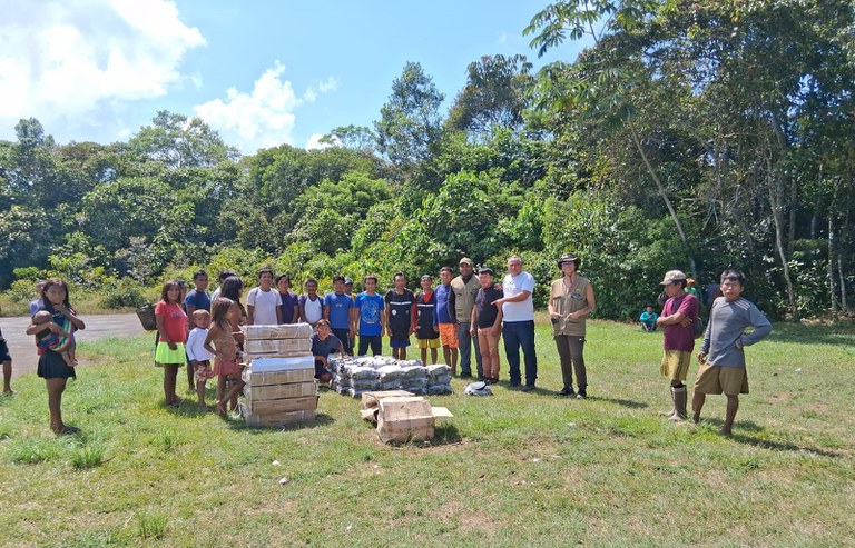 FUNAI: Funai entrega mais de 500 kits de ferramentas agrícolas na região de Auaris no território Yanomami em Roraima