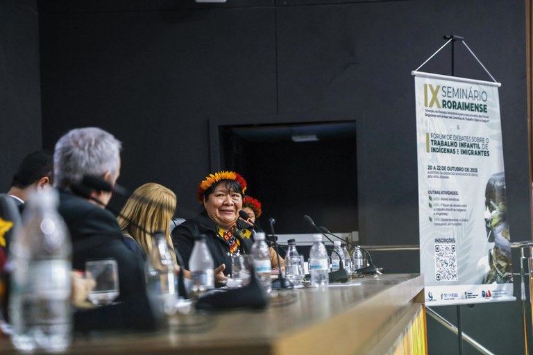 FUNAI: Funai defende reconhecimento da identidade cultural e social dos povos indígenas em seminário do TRT 11 em Roraima