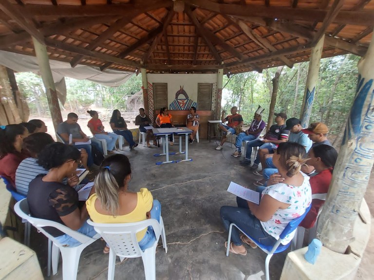 FUNAI: Funai lança Caderno de Estudos de Gestão em Direitos da Educação Escolar Indígena e Guia Prático de Discussão Comunitária