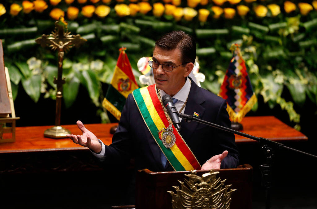 FOLHA DE S. PAULO: Presidente da Bolívia empossa gabinete sem participação de indígenas