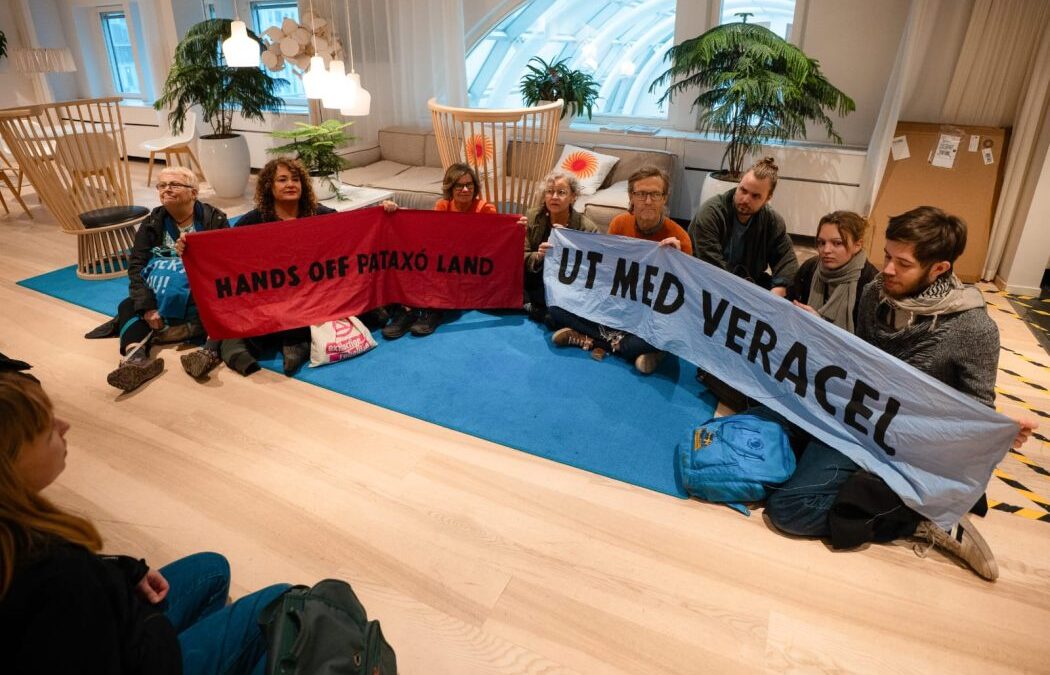 CIMI: COP30: Ativistas ocupam escritório da Stora Enso para denunciar violações de direitos humanos e ambientais sofridas pelos Pataxó