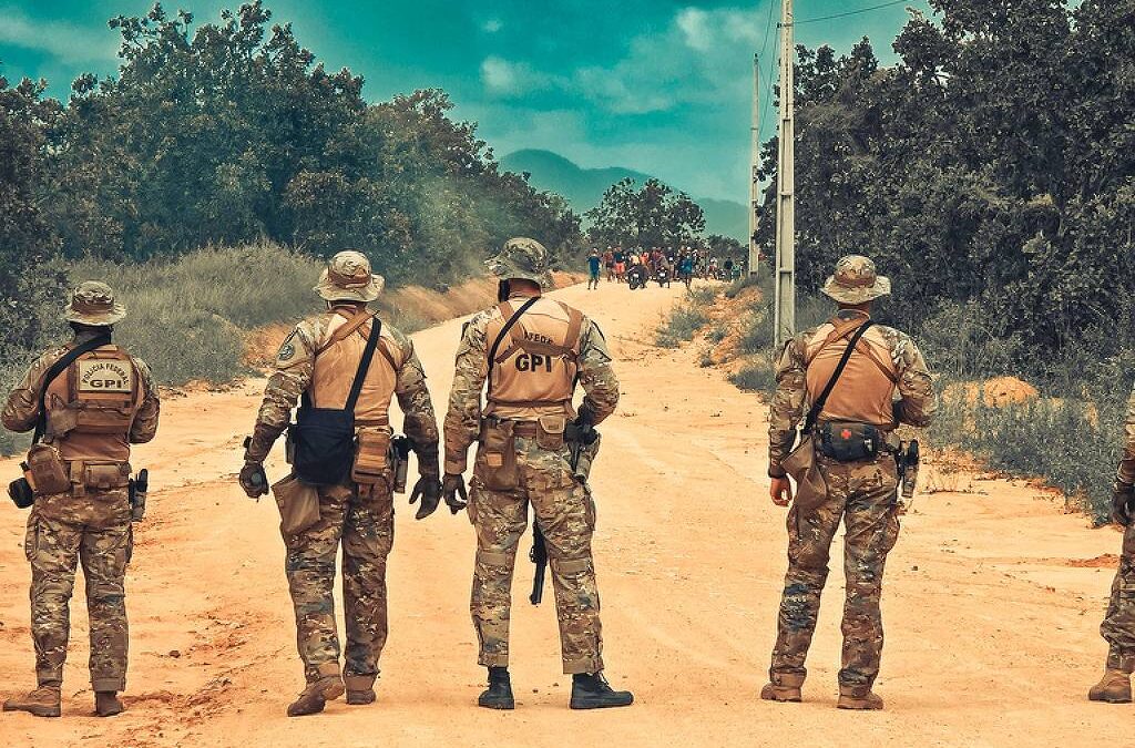 FOLHA DE S. PAULO: Garimpo usa armas, piquetes e documentário contra combate a ouro ilegal em terra do marco temporal