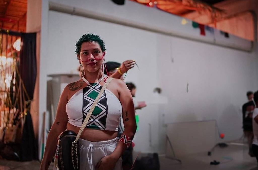 FOLHA DE S. PAULO: Mortes: Retomou raízes indígenas e traduziu resistência em arte