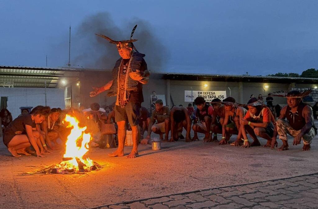 FOLHA DE S. PAULO: Indígenas mantêm protesto contra dragagem do rio Tapajós e falam que governo abandonou negociações