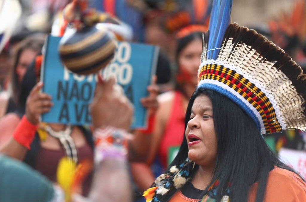 FOLHA DE S. PAULO: Sônia Guajajara deixa ministério para concorrer à reeleição como deputada federal