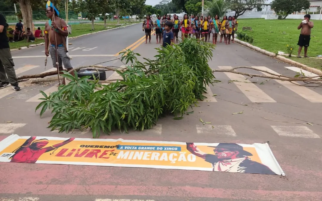 BRASIL DE FATO: Mulheres indígenas bloqueiam acesso ao aeroporto de Altamira (PA) contra projeto de mineração da Belo Sun: ‘Ninguém está nos ouvindo’