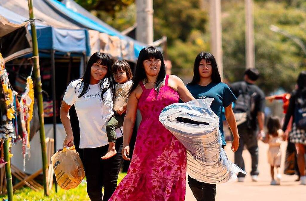 FOLHA DE S. PAULO: Acampamento Terra Livre começa nesta segunda em Brasília contra grandes obras nos territórios indígenas