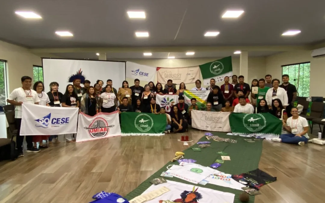 BRASIL DE FATO: ‘Não vivemos uma crise, vivemos um desmonte planejado de direitos’, afirma liderança indígena da Amazônia