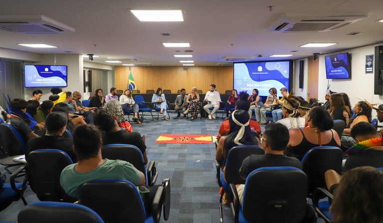 MDHC: Governo do Brasil realiza roda de conversa com coletivos indígenas LGBTQIA+ para debater integração e enfrentamento às violências