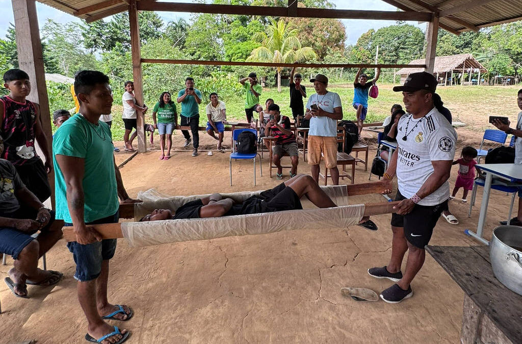 FOLHA DE S. PAULO: Médicos criam projeto que ensina primeiros socorros em aldeias remotas da amazônia