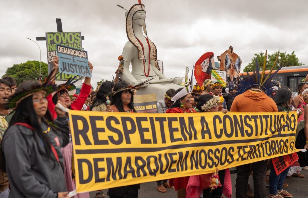 CIMI: Política indigenista inversa: como manobras jurídicas e interesses econômicos tentam restringir o direito originário