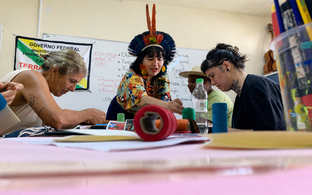 RÁDIO YANDÊ: Kasãto transforma grafismo indígena em pedagogia da memória e recoloca Pelotas diante de sua presença indígena