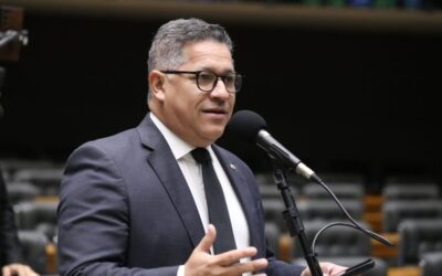 CÂMARA: Comissão aprova projeto que determina tradução de Constituição para línguas indígenas