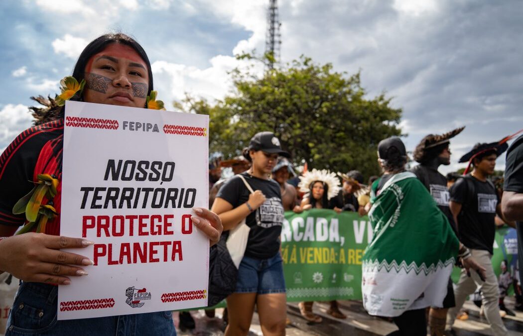 CIMI: Brasil em Disputa: crise climática, autoritarismo e direitos humanos na conjuntura contemporânea