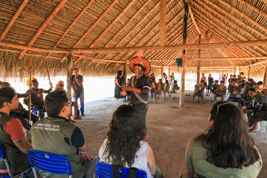 FUINAI: No Mato Grosso, Funai e MPI realizam reunião com lideranças Kayapó e acompanham construção de balsa que atenderá os povos do Xingu e do estado\