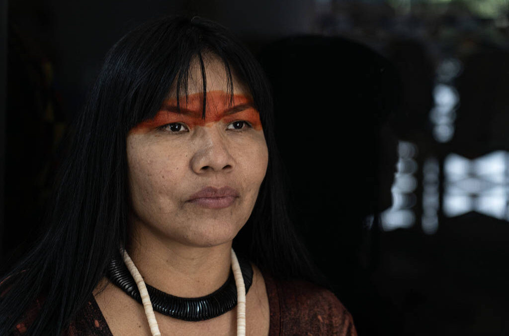 FOLHA DE S. PAULO: Liderança feminina do Xingu acompanha política por redes sociais e vota em Lula