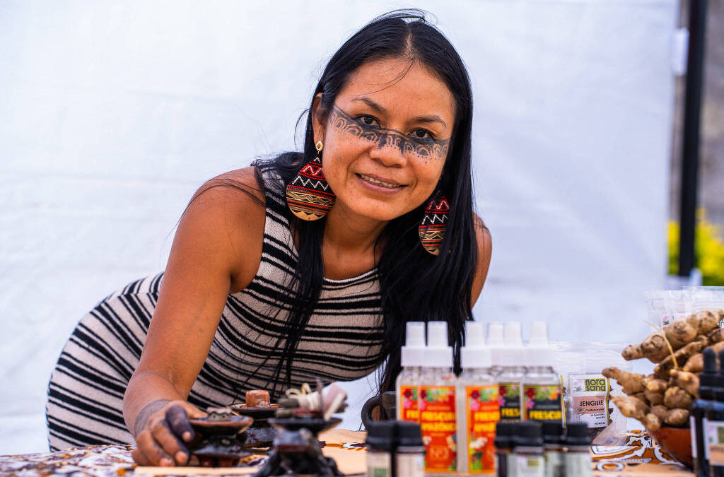 FOLHA DE S. PAULO: Alcoolismo e violência afastam mulheres, diz indígena que fugiu de território no Equador